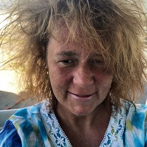 Meet your Posher, Debbie